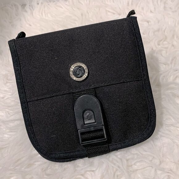 Samsonite Other - 🆓SAMSONITE Black Belt Bag all compartments with zip closure